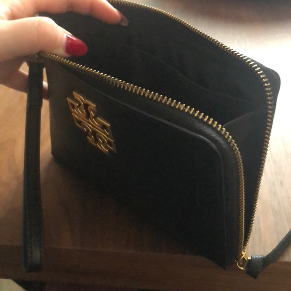 NWT Tory Burch Britten Large Zip Pouch - Picture 3 of 4